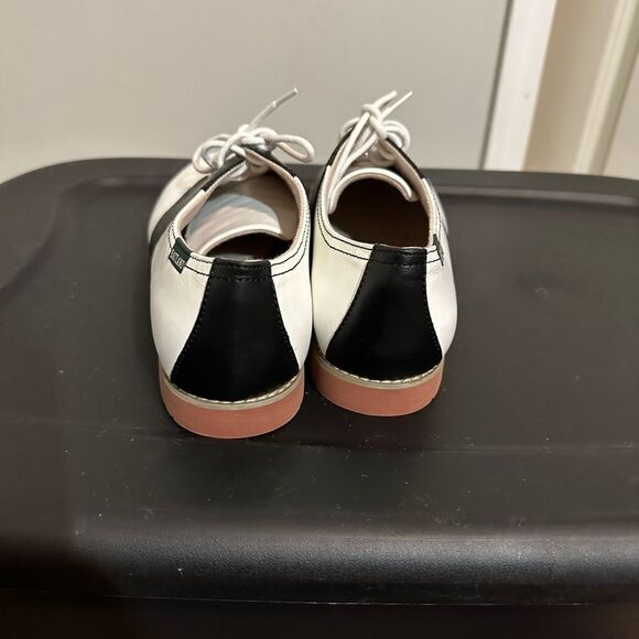 Eastland Women's Sadie Saddle Oxford Shoe - Black/White 11W - Picture 3 of 7